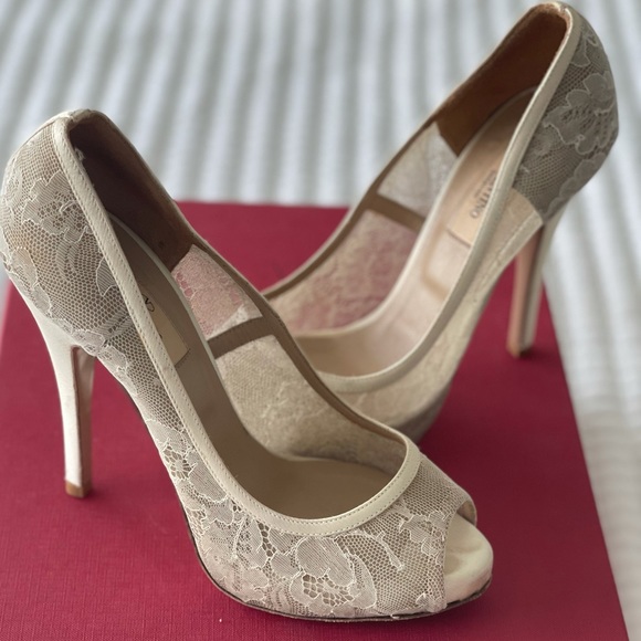 Valentino! original lace open toe,great for Bride! - Picture 3 of 8